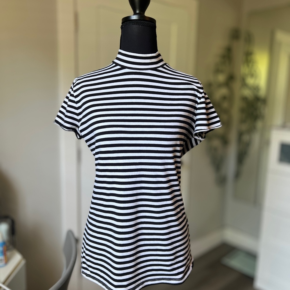 Banana Republic Black and White Fitted Ribbed Short Sleeve Tee
